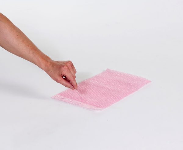 6 x 8 1/2" 3/16" Anti-Static Self-Seal Bubble Pouches (650/case)