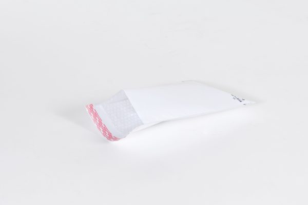#000 - 4 x 8" White Self-Seal Bubble Mailer (500/Case)